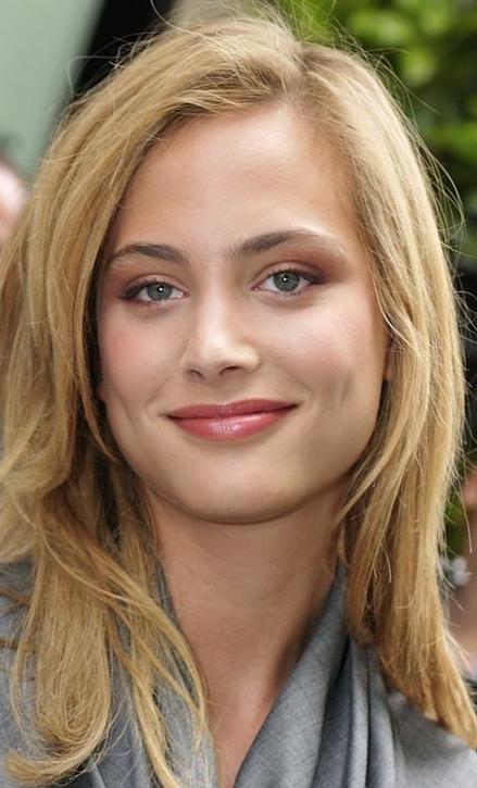 Nora Arnezeder